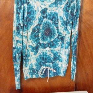 Vera Wang lightweight sweater